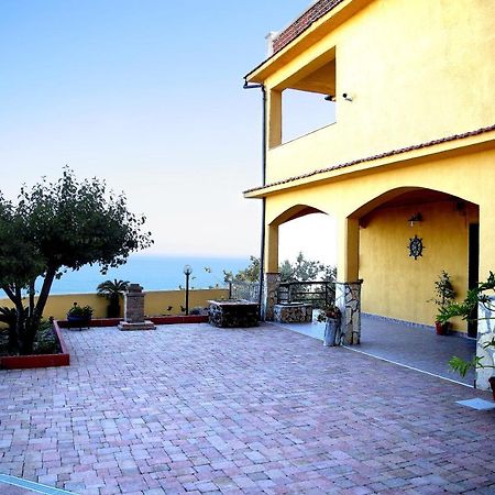 Villa Yellow House ليكاتا المظهر الخارجي الصورة