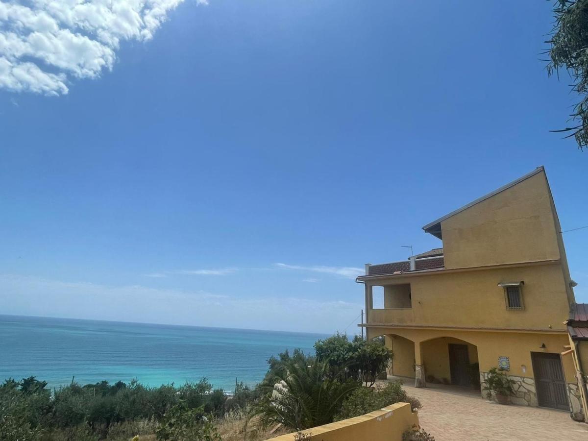 Villa Yellow House ليكاتا المظهر الخارجي الصورة
