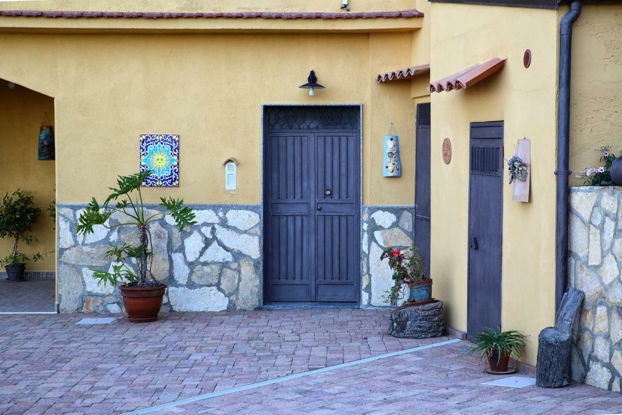 Villa Yellow House ليكاتا المظهر الخارجي الصورة